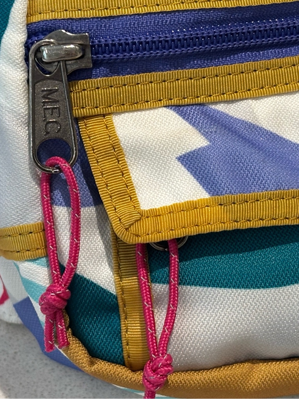MEC Mountain Equipment Company Geometric Retro Hip Pack Fanny Bag Flaws - Picture 4 of 16